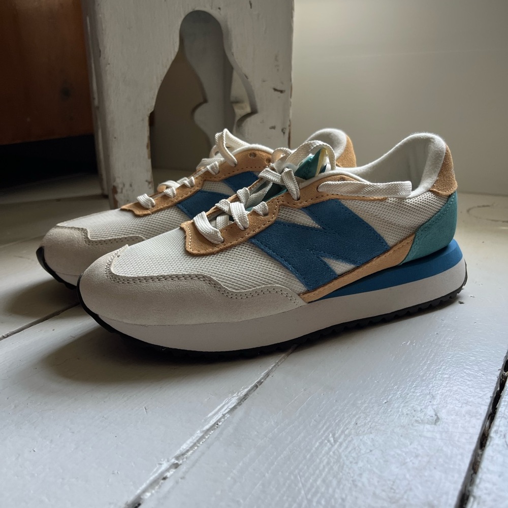 New Balance 237 women’s sneakers